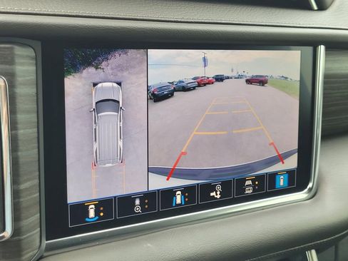 Used 2021 GMC Yukon Denali w/ Denali Premium Package image 22