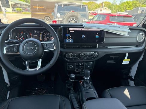 New 2026 Jeep Wrangler Unlimited Sahara AWD/4WD image 20