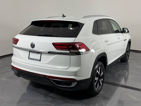 Used 2021 Volkswagen Atlas Cross Sport SE w/ Luggage Net & Mats Package FWD image 5
