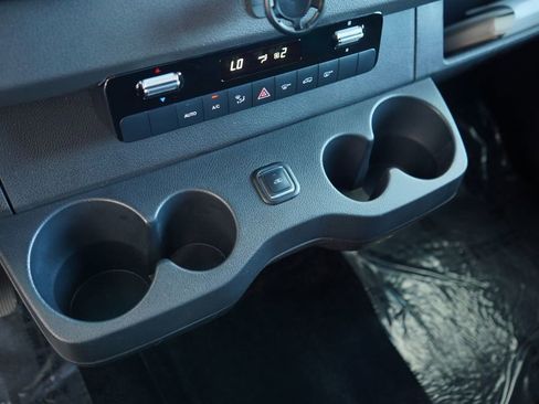 Used 2022 Mercedes-Benz Sprinter 2500 image 35