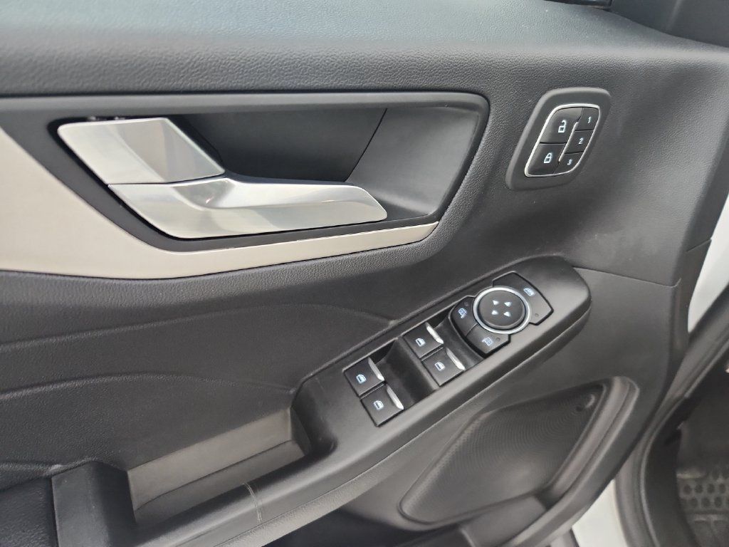 Used 2022 Ford Escape SEL w/ Technology Package FWD image 23