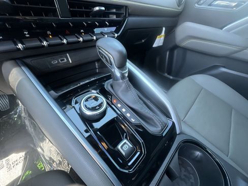 Used 2025 Chevrolet Colorado ZR2 w/ Midnight Edition AWD/4WD image 30