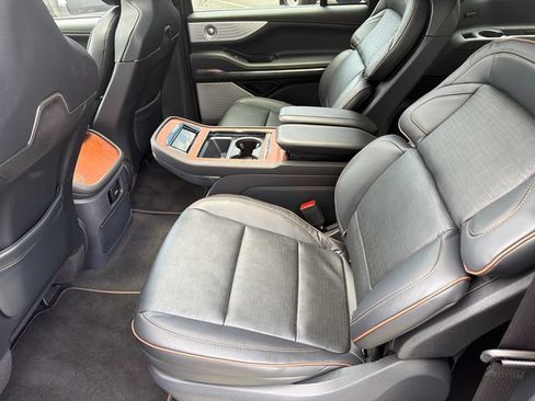 New 2026 Lincoln Navigator L Black Label AWD/4WD image 24
