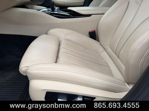 Used 2019 BMW 530i xDrive AWD/4WD image 11