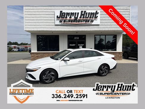 Used 2025 Hyundai Elantra SEL FWD image 1