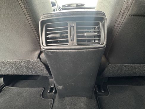 Used 2019 Nissan Rogue Sport S image 11