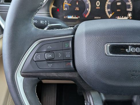 Used 2025 Jeep Grand Cherokee L Limited RWD image 19