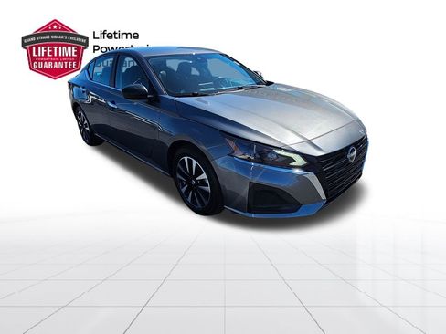 Used 2024 Nissan Altima 2.5 SV FWD image 5