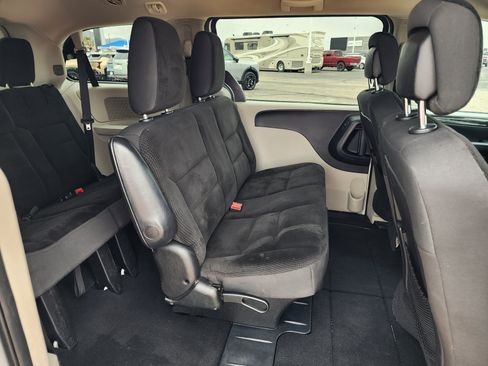 Used 2019 Dodge Grand Caravan SE w/ UConnect Hands-Free Group FWD image 13