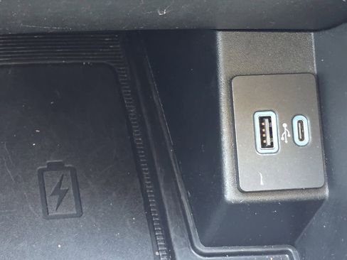 Used 2022 Ford Edge Titanium image 9