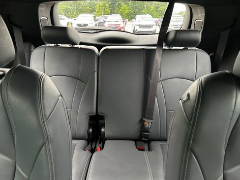 Used 2024 Buick Enclave Premium AWD/4WD image 16