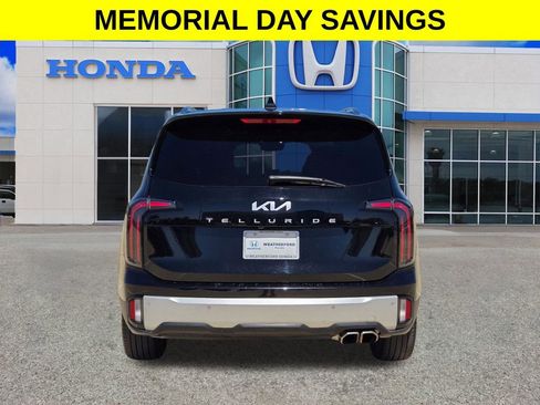 Used 2024 Kia Telluride EX w/ EX Captain's Chair Package FWD image 4