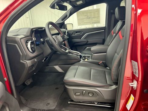 Used 2025 Chevrolet Colorado Z71 w/ Z71 Convenience Package 2 AWD/4WD image 19