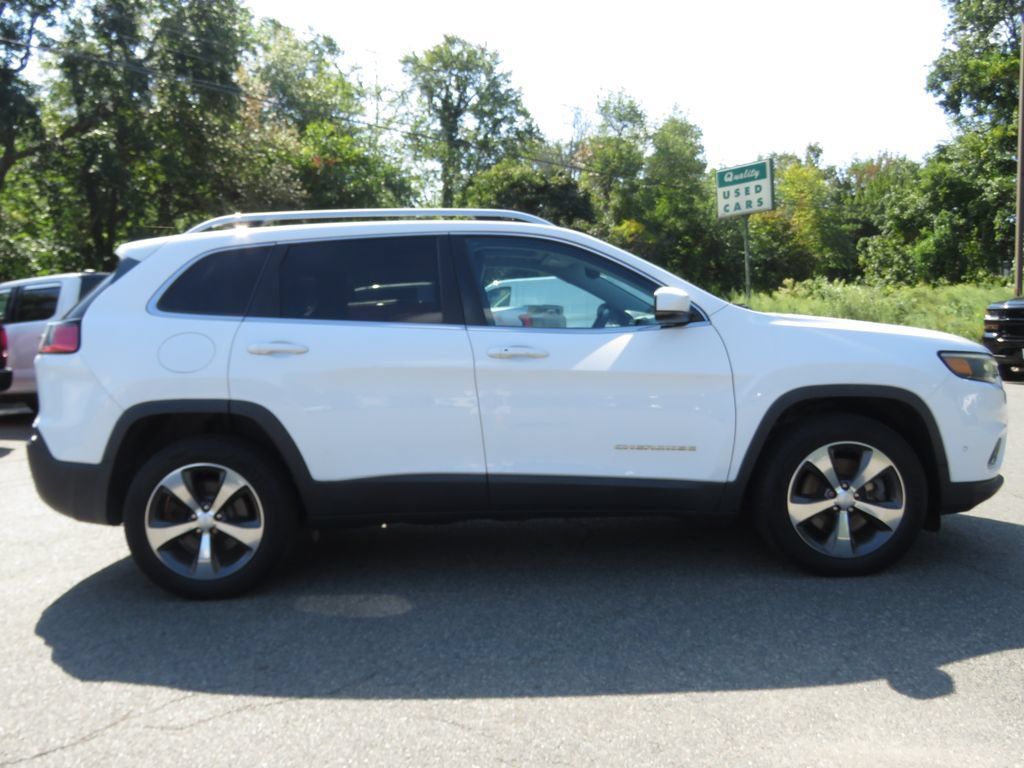 Used 2019 Jeep Cherokee Limited w/ Luxury Group AWD/4WD image 4