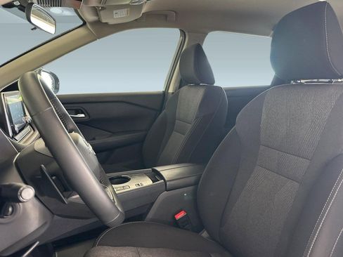 Used 2025 Nissan Rogue SV FWD image 21
