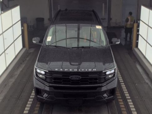 Used 2025 Ford Expedition Active AWD/4WD image 5