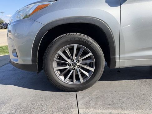 Used 2018 Toyota Highlander XLE image 4