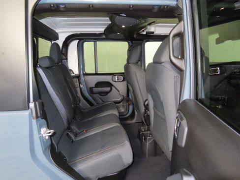 Used 2025 Jeep Gladiator Sport image 35