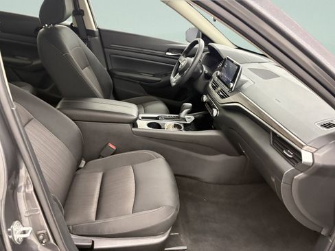 Used 2024 Nissan Altima 2.5 SV FWD image 19