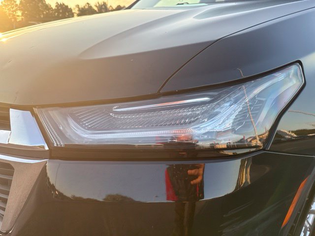 Used 2023 Chevrolet Traverse LT FWD image 9