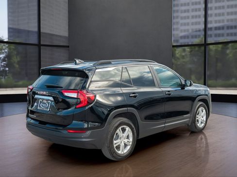 Used 2024 GMC Terrain SLE w/ Driver Convenience Package image 12