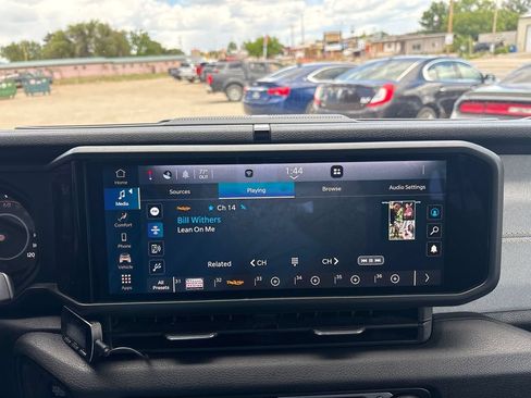 Used 2024 Jeep Gladiator Sport AWD/4WD image 11