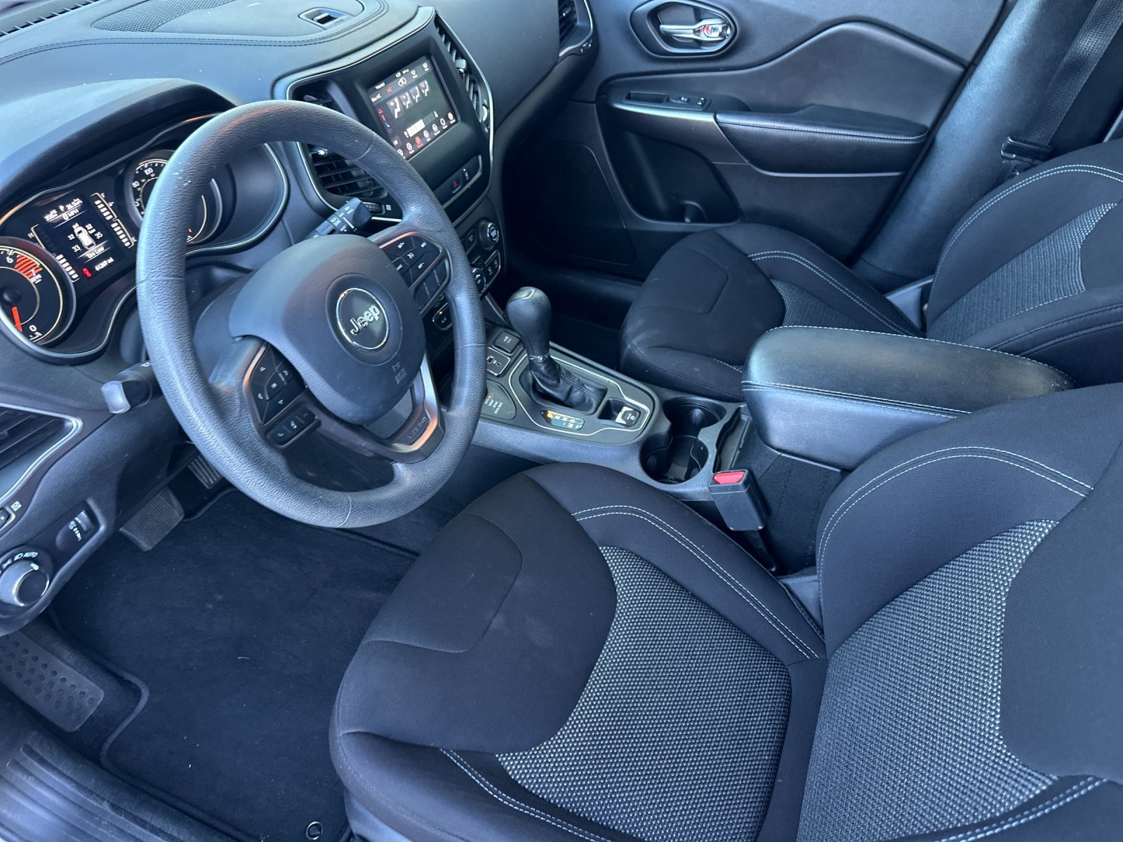 Used 2021 Jeep Cherokee Latitude AWD/4WD image 10