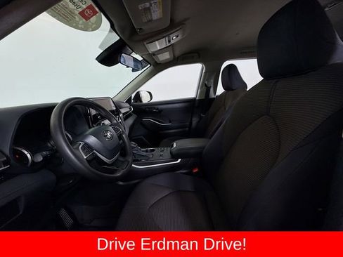 Used 2023 Toyota Highlander L FWD image 6