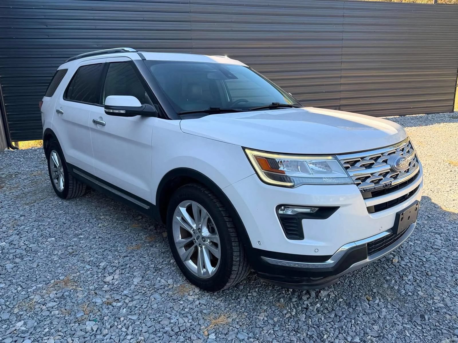 Used 2018 Ford Explorer Limited w/ Equipment Group 301A FWD image 3