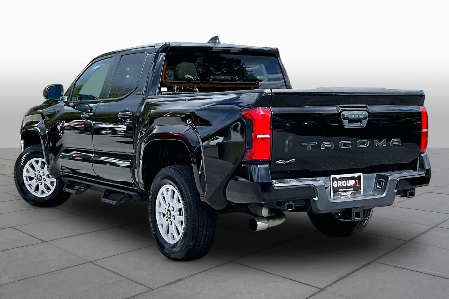 Used 2024 Toyota Tacoma SR5 AWD/4WD image 12
