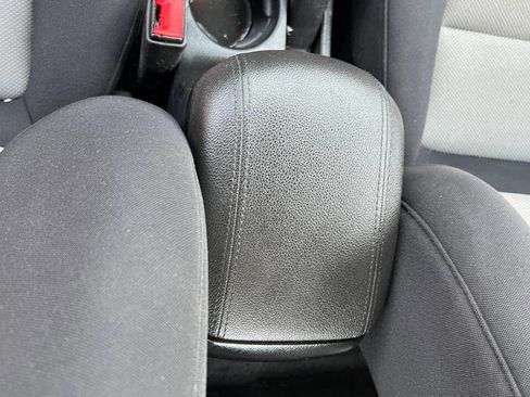 Used 2013 Chevrolet Cruze LS FWD image 25
