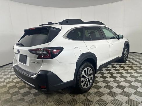 Used 2025 Subaru Outback Premium AWD/4WD image 7