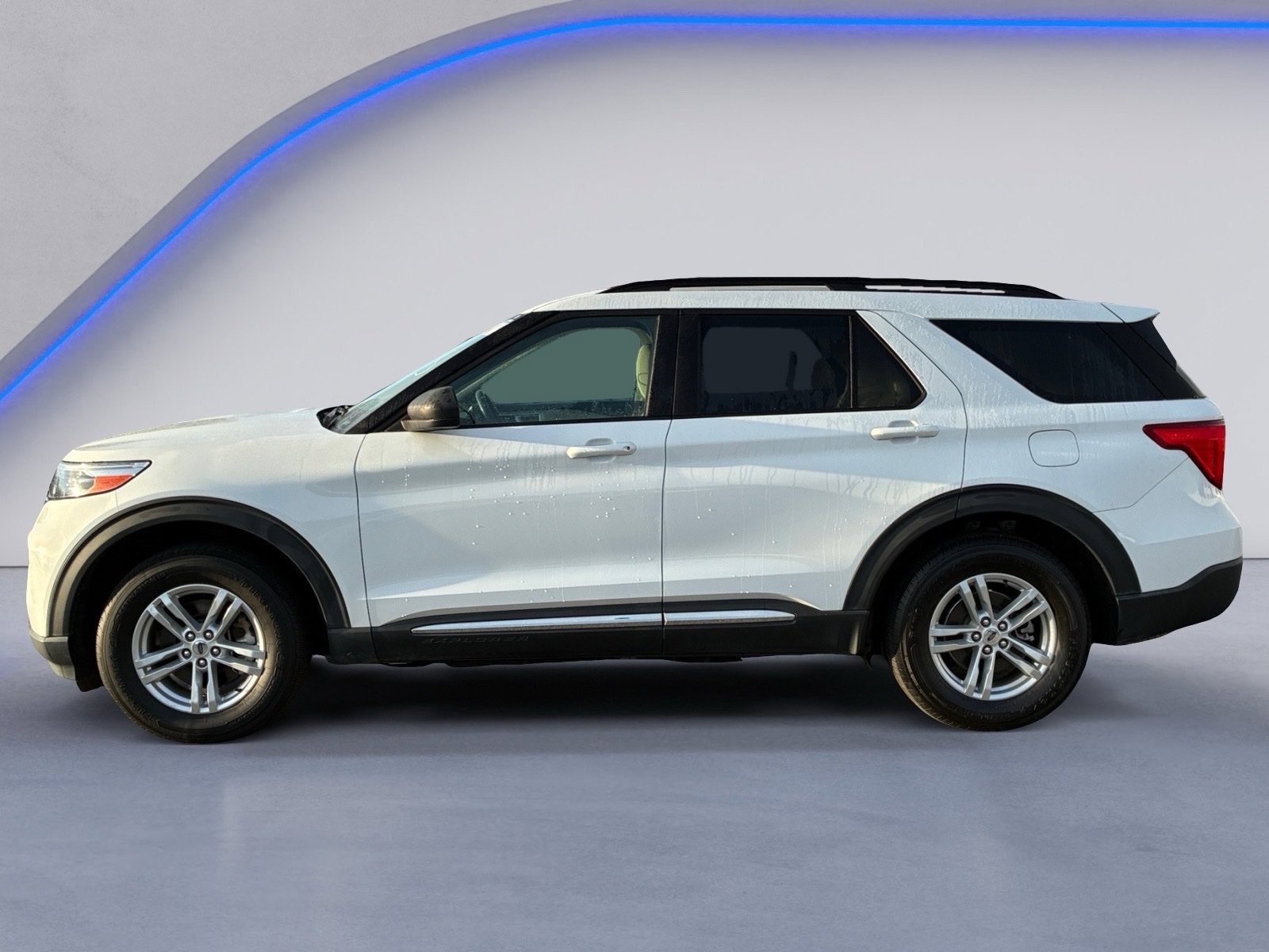 Used 2021 Ford Explorer XLT RWD image 3