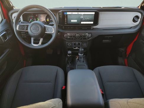 Certified 2025 Jeep Wrangler Unlimited Sahara image 9