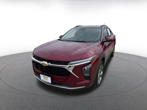 Used 2025 Chevrolet Trax LT image 7