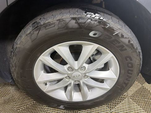 Used 2018 Kia Sorento FWD image 19