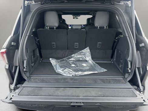 New 2026 Lincoln Navigator Reserve w/ Jet Appearance Package AWD/4WD image 7
