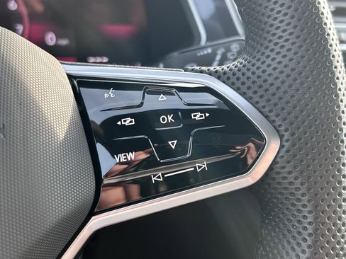 Certified 2024 Volkswagen Tiguan SE R-Line image 20