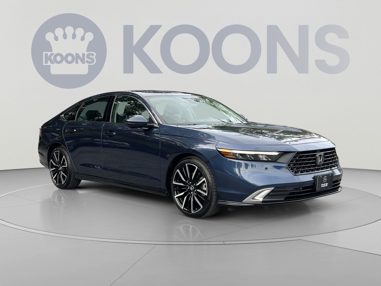 Used 2025 Honda Accord Touring image 2