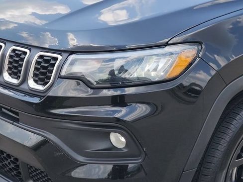 Used 2024 Jeep Compass Latitude AWD/4WD image 9