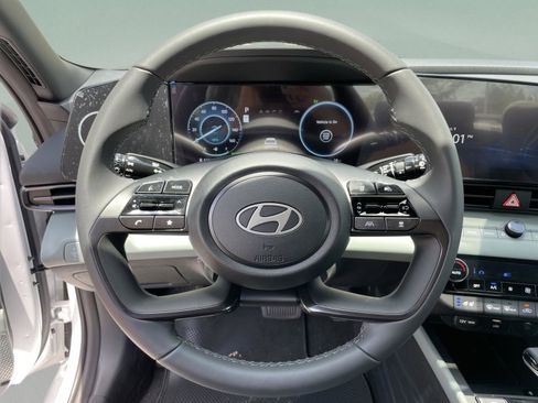 New 2025 Hyundai Elantra Limited image 9