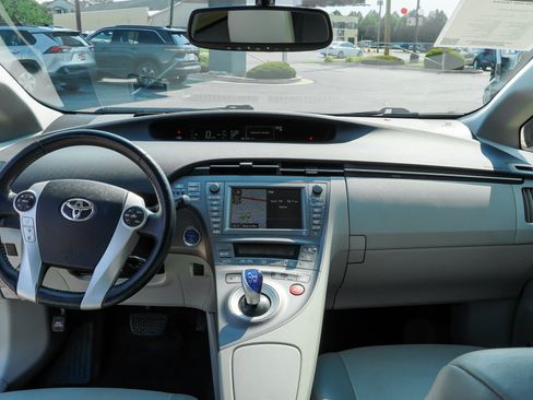 Used 2013 Toyota Prius Four w/ Deluxe Solar Roof Pkg FWD image 29