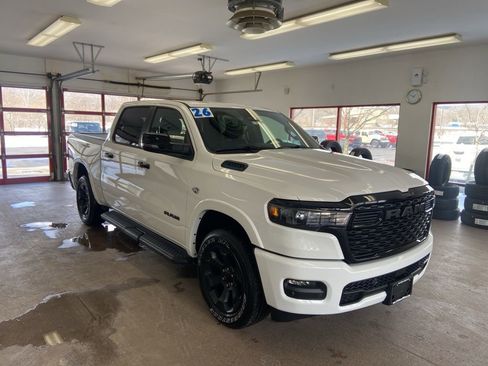 New 2026 RAM 1500 4x4 Crew Cab image 27