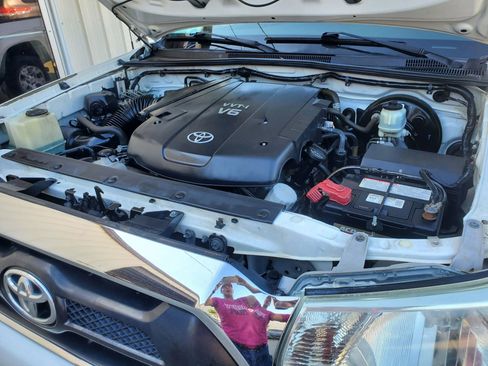 Used 2015 Toyota Tacoma PreRunner w/ TRD Off-Road Package image 51