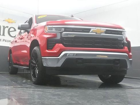Used 2025 Chevrolet Silverado 1500 LT w/ Leather Package AWD/4WD image 3