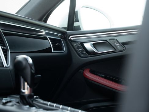 Used 2018 Porsche Macan image 15