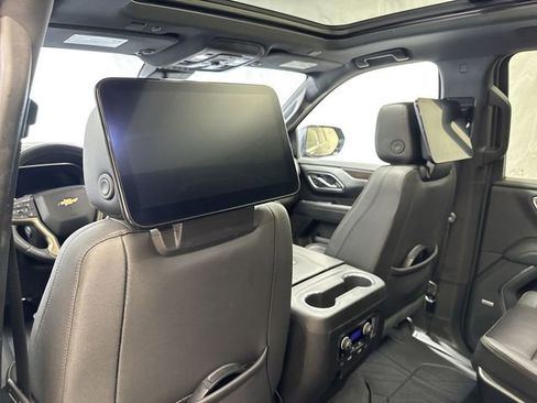 Used 2023 Chevrolet Suburban High Country AWD/4WD image 15