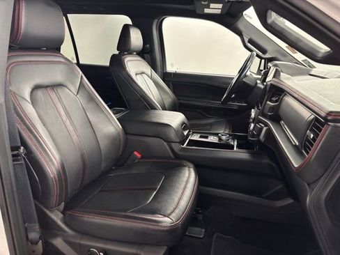 Used 2022 Ford Expedition Limited image 18
