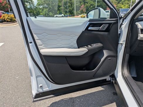 New 2025 Mitsubishi Outlander SEL image 11