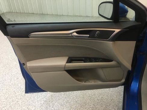 Used 2019 Ford Fusion SE FWD image 11